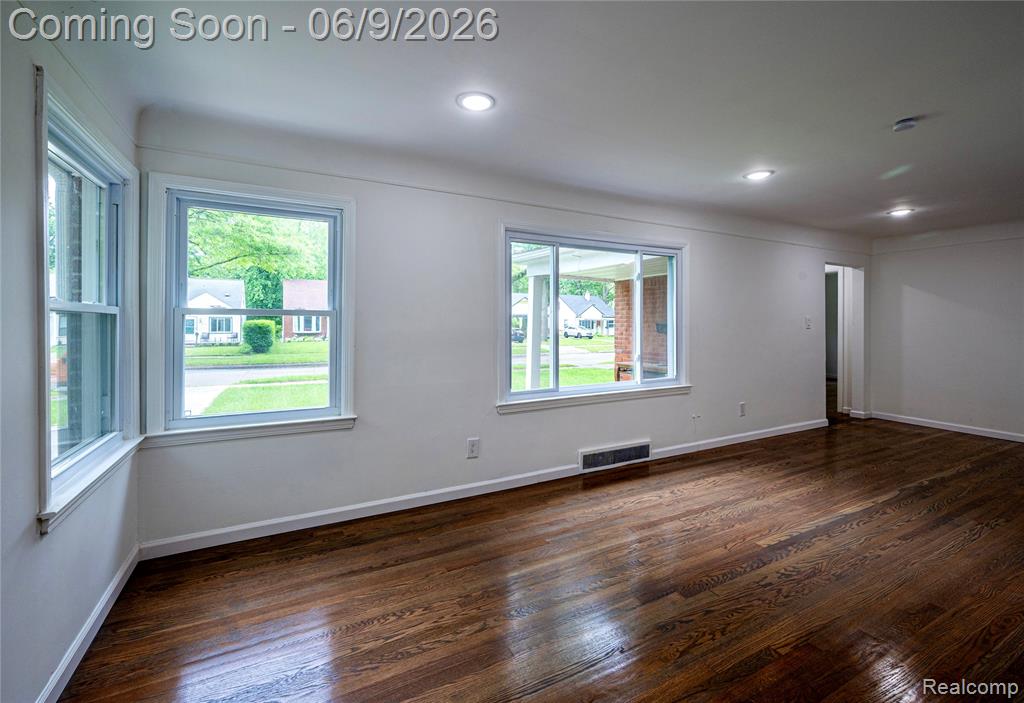 24221 Cloverlawn Street, Oak Park, MI 48237 — Photo 10