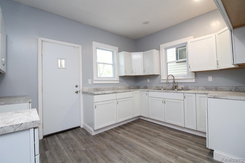 2170 MONTCLAIR Street, Detroit, MI 48214 — Photo 10