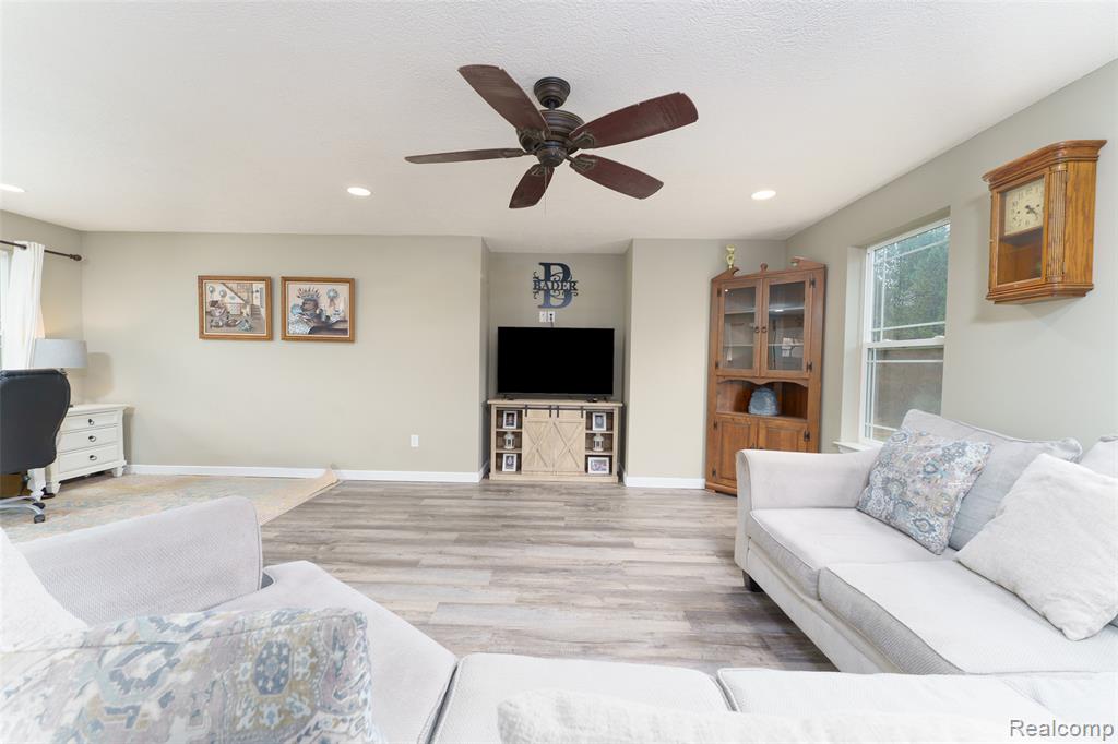 7047 Bennington Greens Drive, Owosso, MI 48867 — Photo 11