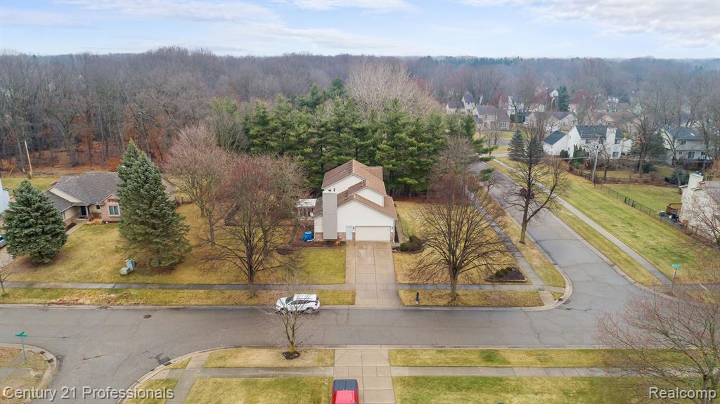 7594 Woodside Place, Waterford, MI 48327 — Photo 2