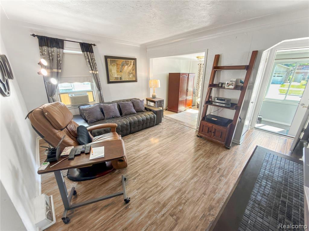 6907 Orchard Avenue, Dearborn, MI 48126 — Photo 6