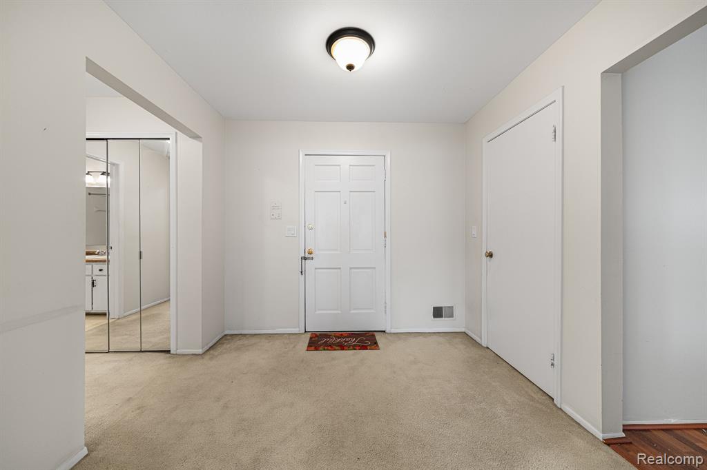 27654 E Echo, 132, Farmington Hills, MI 48334 — Photo 3