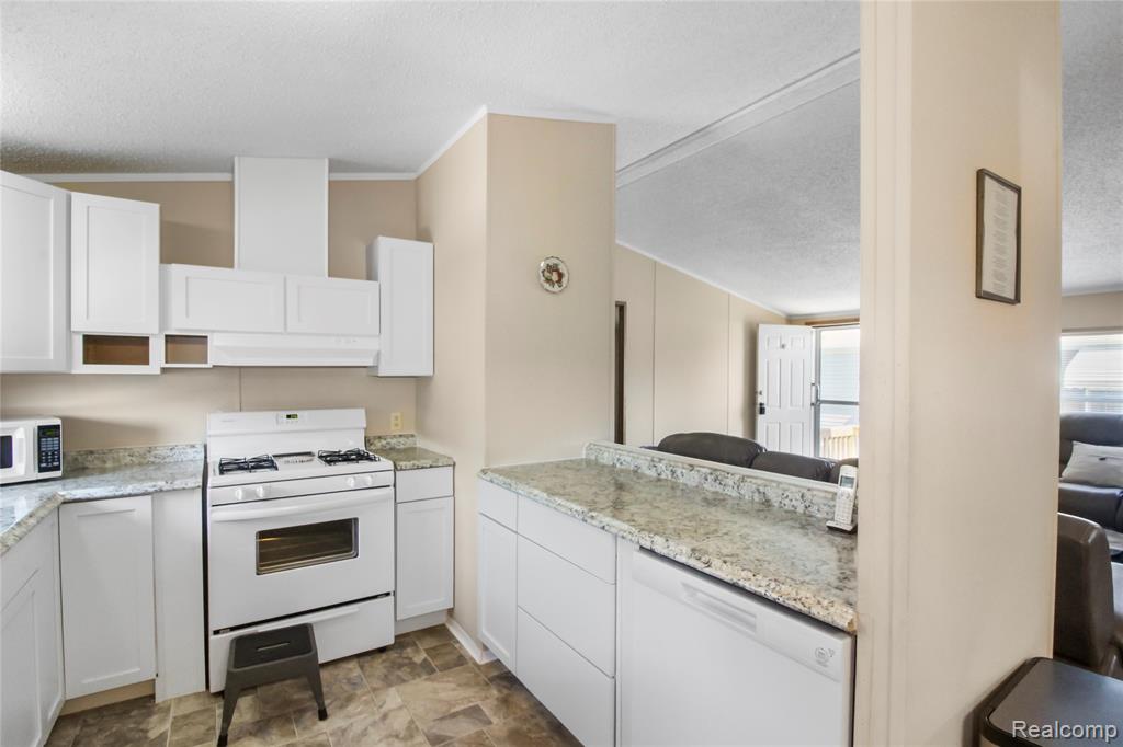 3713 Watermill Lane, Carleton, MI 48117 — Photo 8