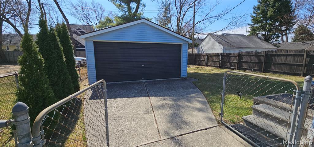 416 E 6TH Street, Royal Oak, MI 48067 — Photo 2