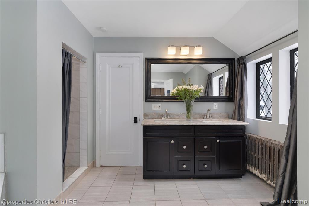 19435 Shrewsbury Road, Detroit, MI 48221 — Photo 36