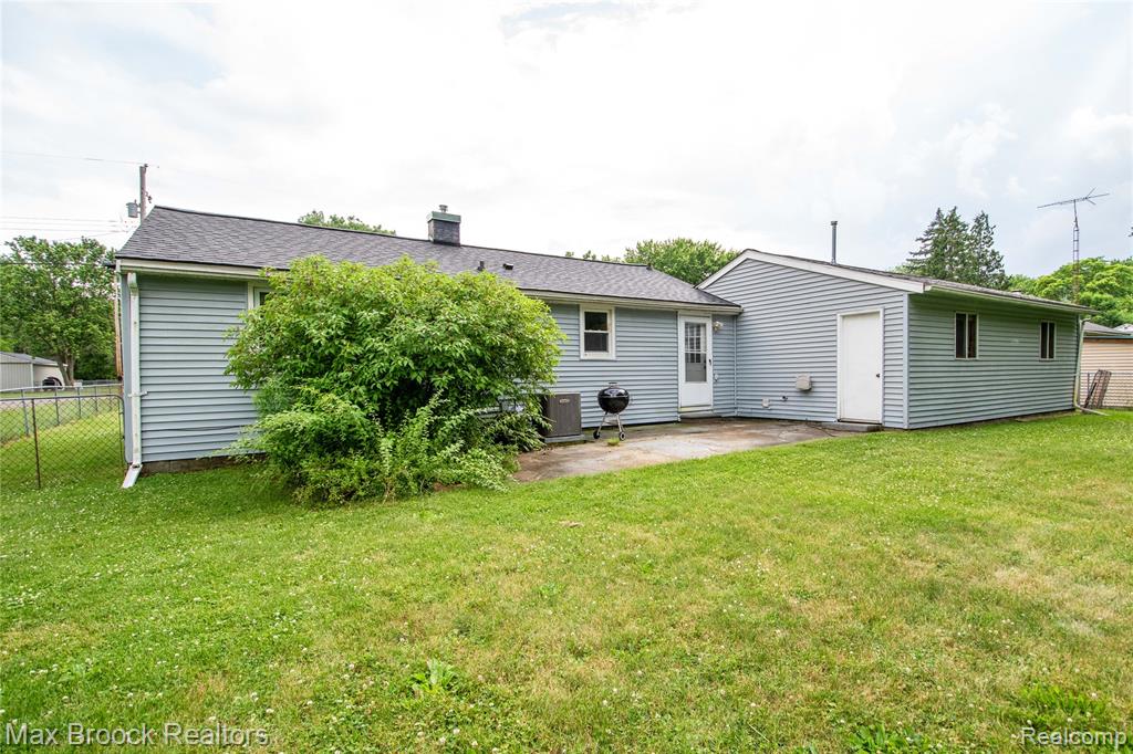 6479 Webb Drive, Flint, MI 48506 — Photo 32