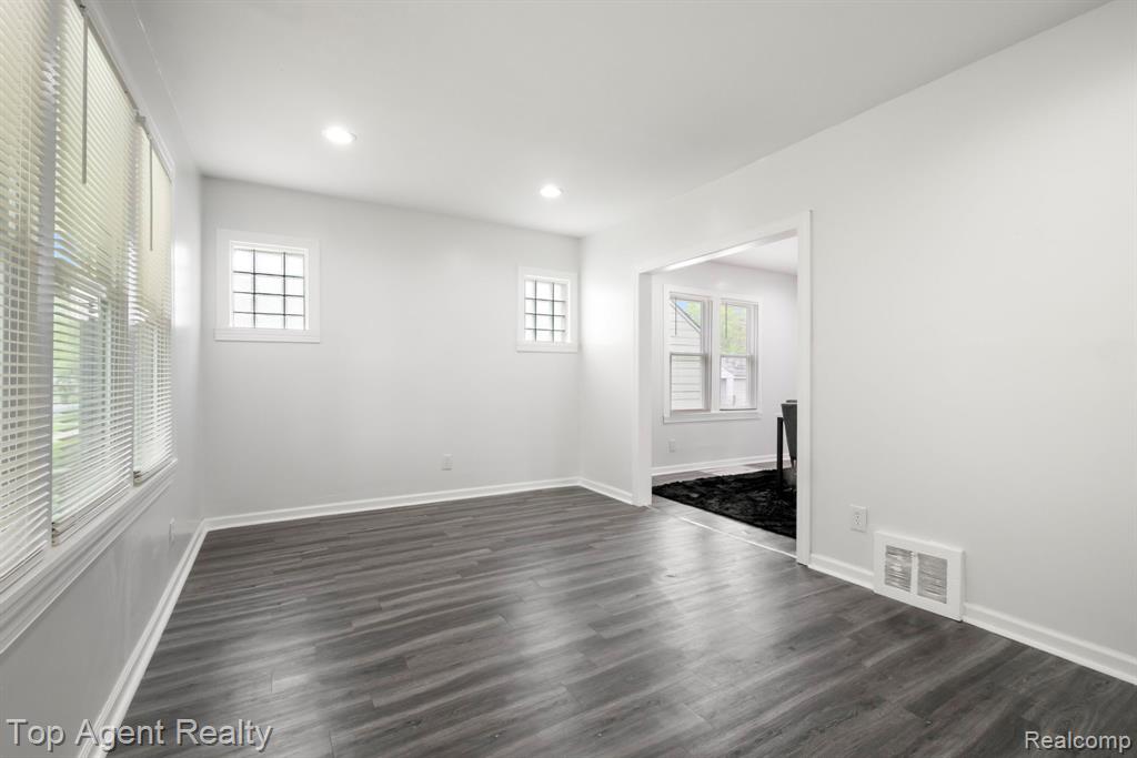 19164 Riopelle Street, Highland Park, MI 48203 — Photo 8