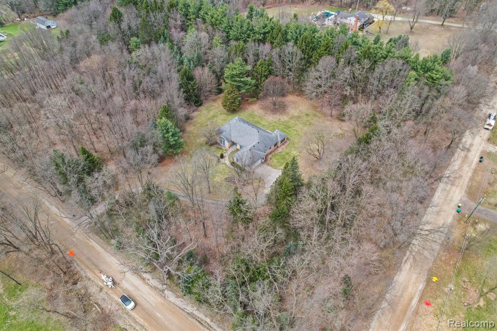 9856 Rattalee Lake Road, Clarkston, MI 48348 — Photo 53