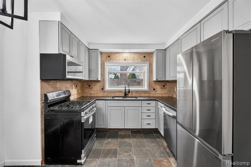 428 Girard Avenue, Royal Oak, MI 48073 — Photo 14