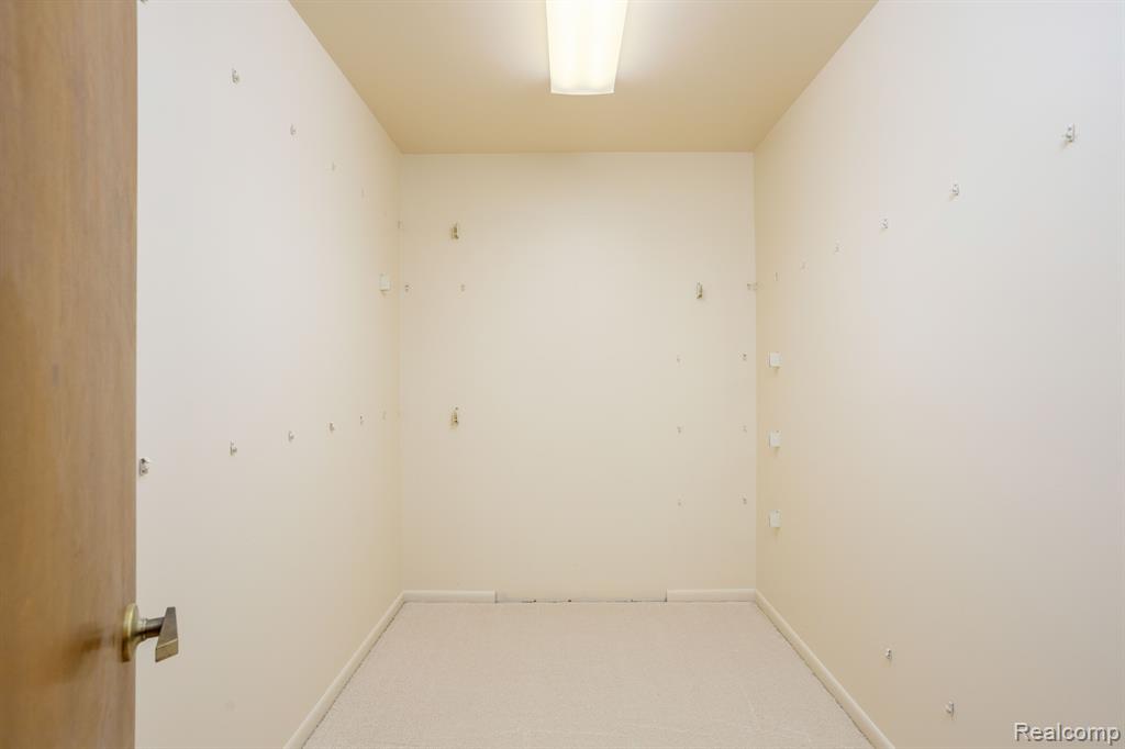 4421 PINEHURST Drive, West Bloomfield, MI — Photo 46