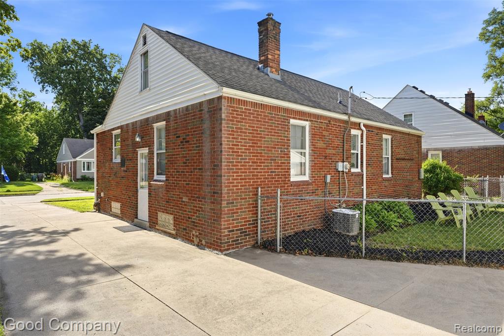 23470 Oneida Street, Oak Park, MI 48237 — Photo 26