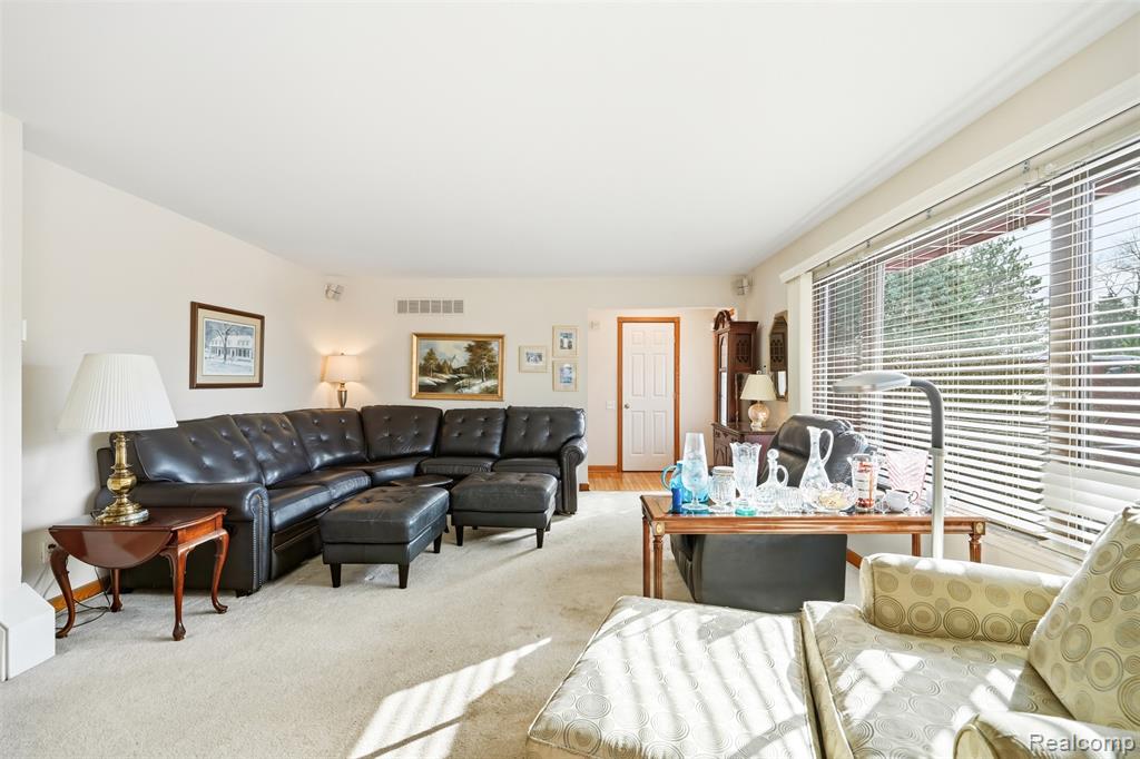 42192 Lochmoor Street, 35, Clinton Twp, MI 48038 — Photo 4