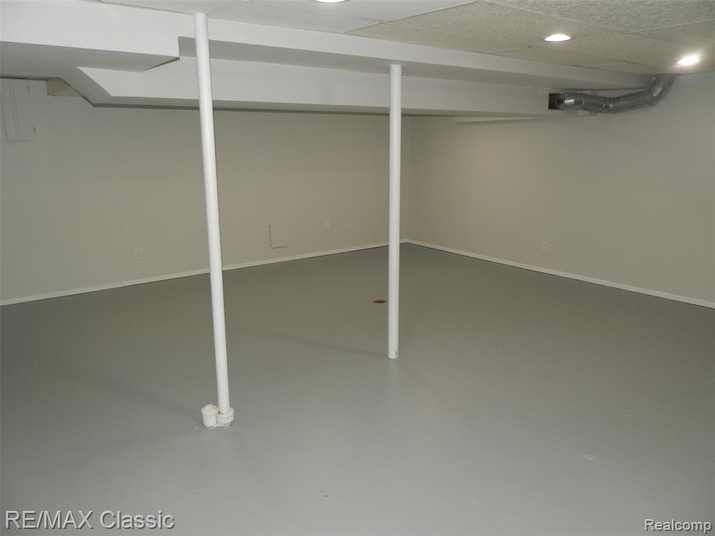 9374 PATTON Street, Livonia, MI 48150 — Photo 19