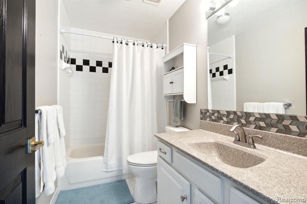 7520 FAIRVIEW Drive, Goodrich Vlg, MI — Photo 33