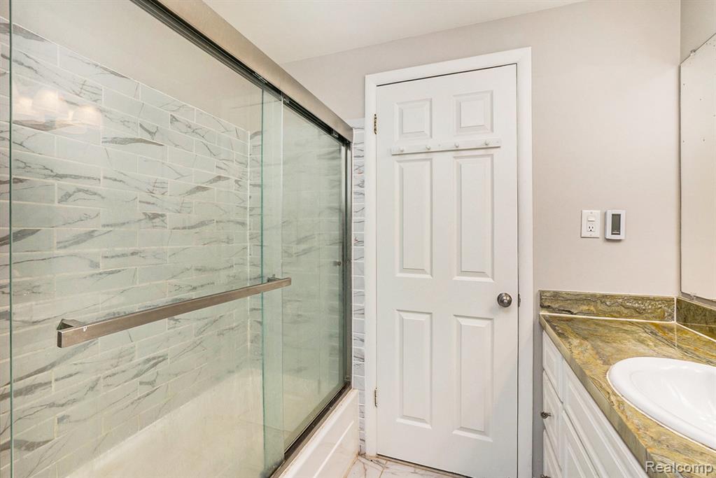 4516 Kevin Court, West Bloomfield, MI — Photo 31