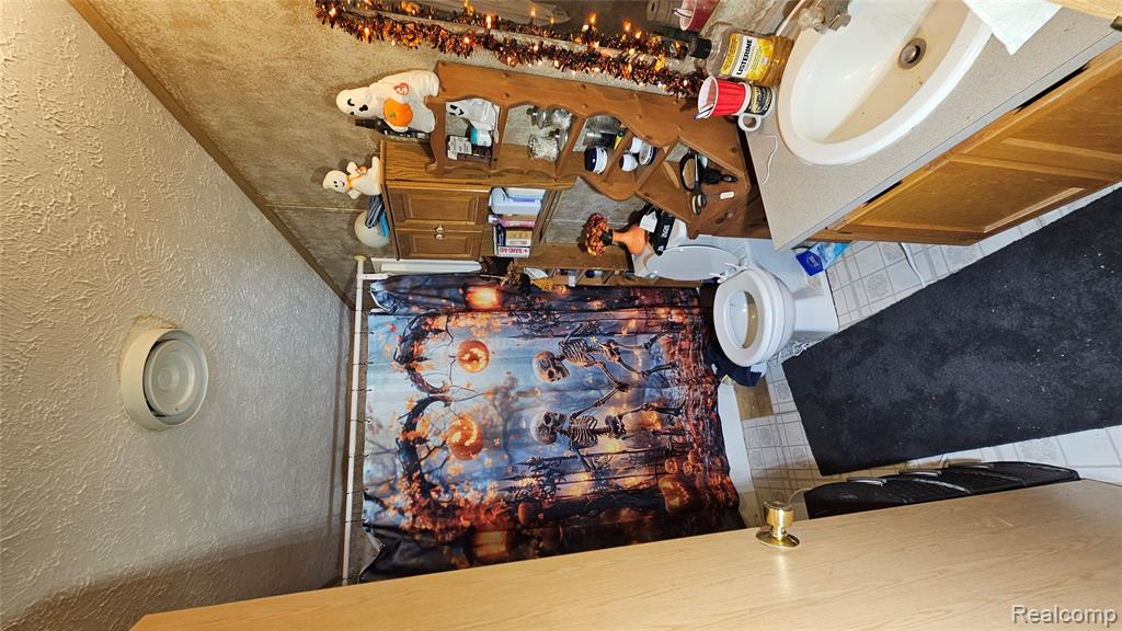 115 Pine Lakes Drive W, Lapeer, MI 48446 — Photo 18