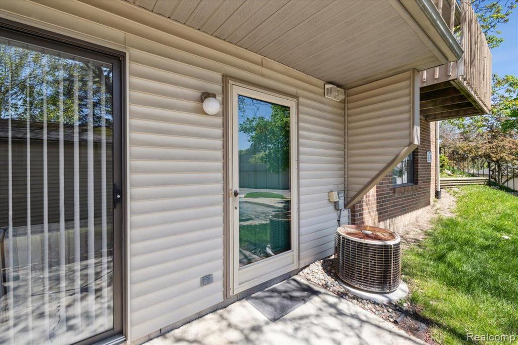 407 WATER TOWER Circle, Brighton, MI 48116 — Photo 3