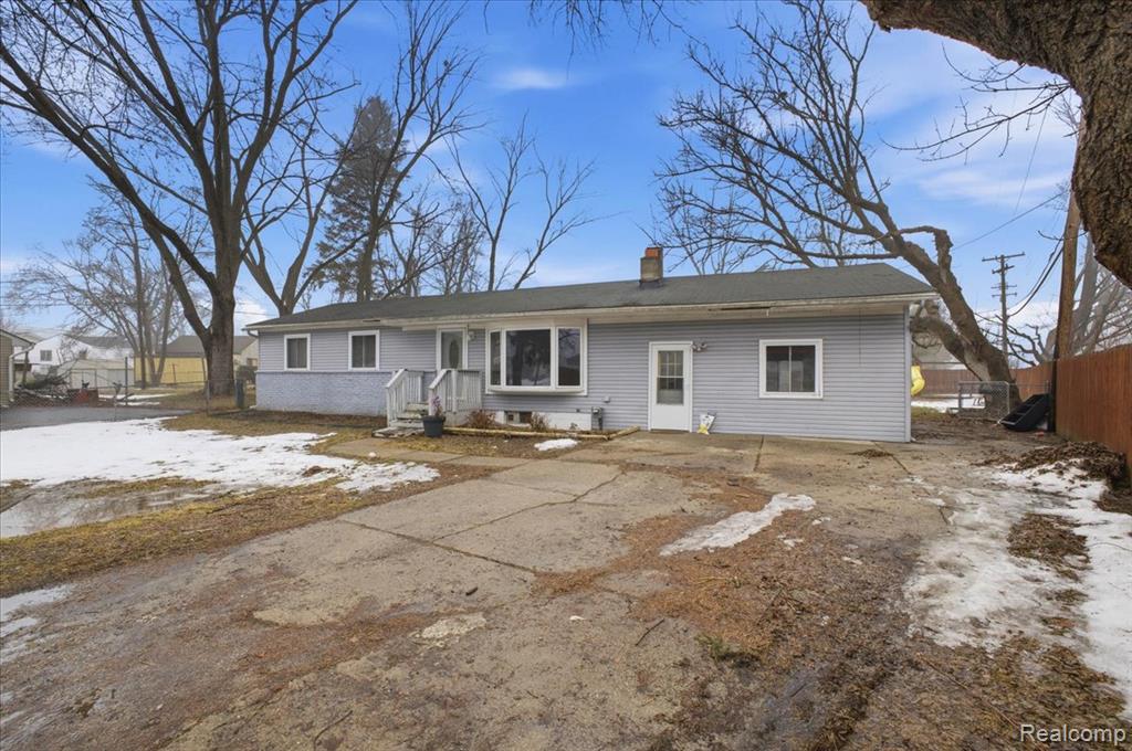 6360 Manson Drive, Waterford, MI 48329 — front exterior