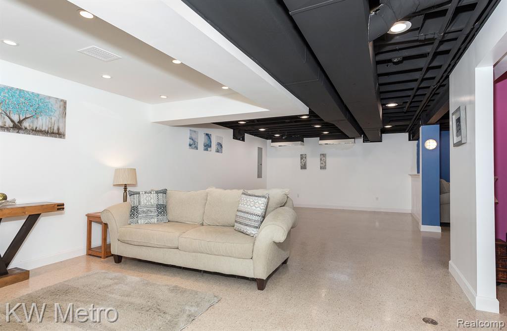 55 BOYKEN Road, Rochester Hills, MI 48307 — Photo 30