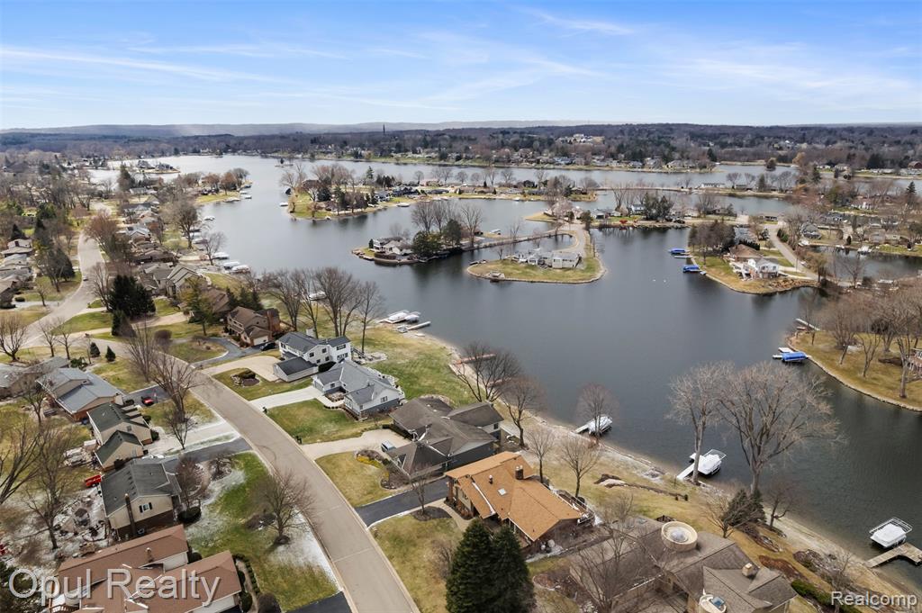 4748 Ravinewood Drive, Commerce Twp, MI 48382 — Photo 43