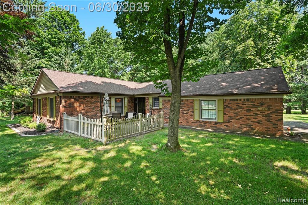 7248 Parkwood Drive, Fenton, MI 48430 — Photo 3