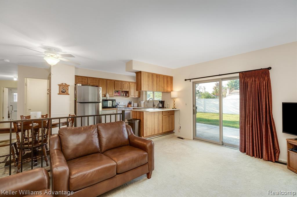 44284 SUFFOLK, Canton, MI 48187 — Photo 17