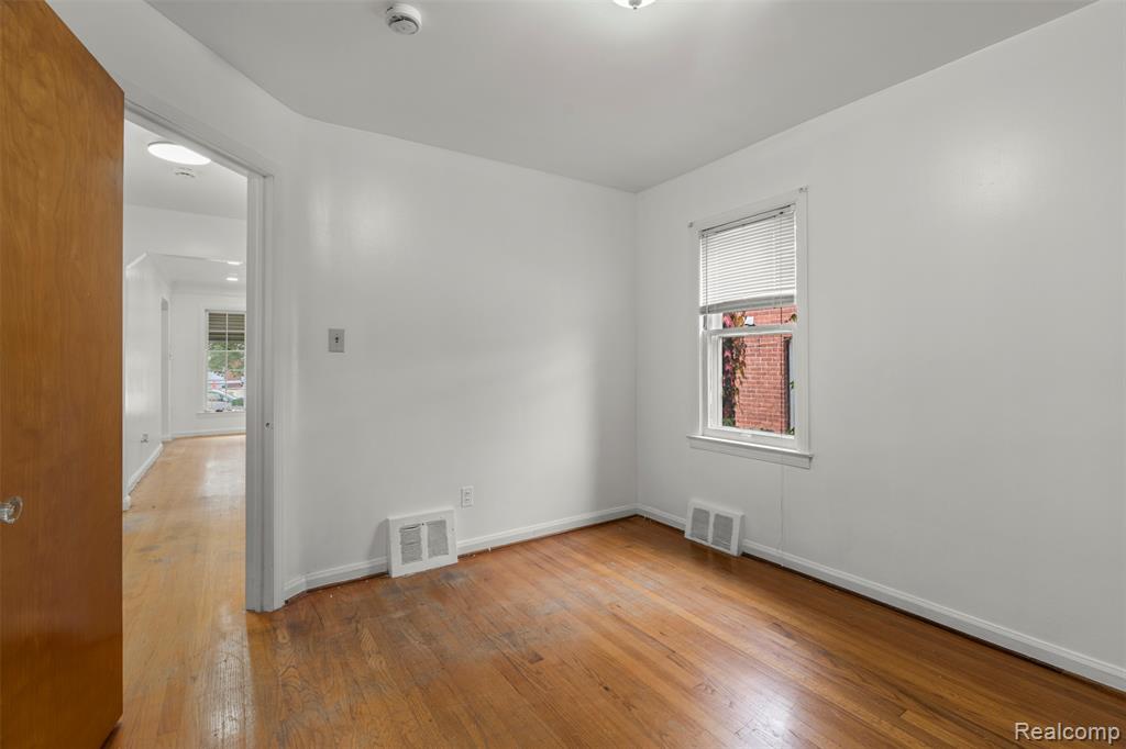 8038 Riverdale Street, Dearborn Heights, MI 48127 — Photo 14