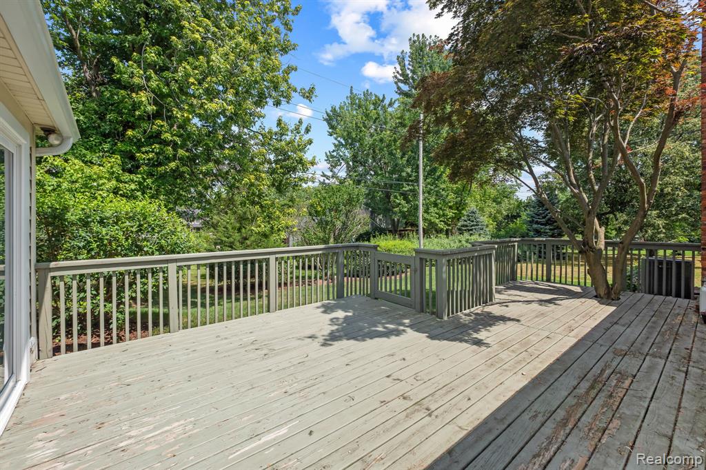 663 Lake Forest Road, Troy, MI 48309 — Photo 32