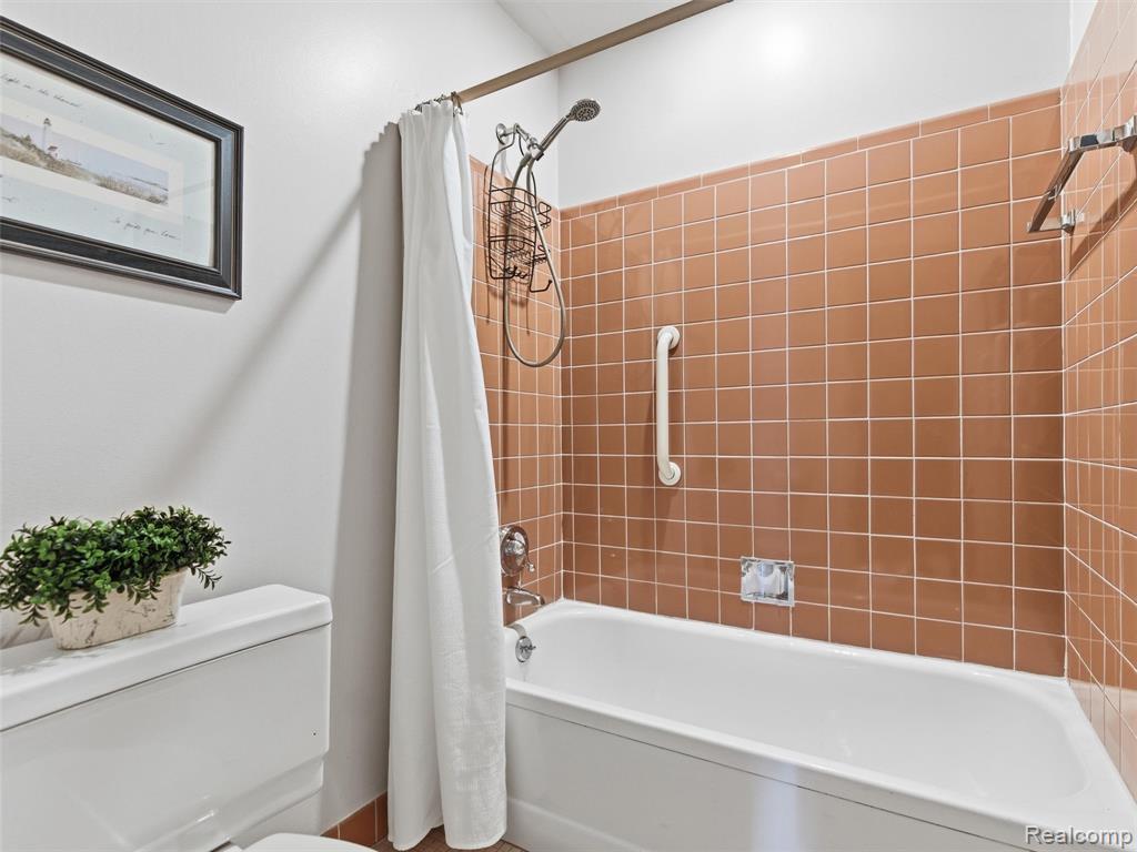 2950 Aspen Lane, Bloomfield, MI 48302 — Photo 23