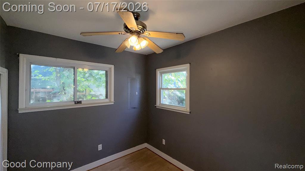 101 W HUDSON Avenue, Madison Heights, MI 48071 — Photo 8