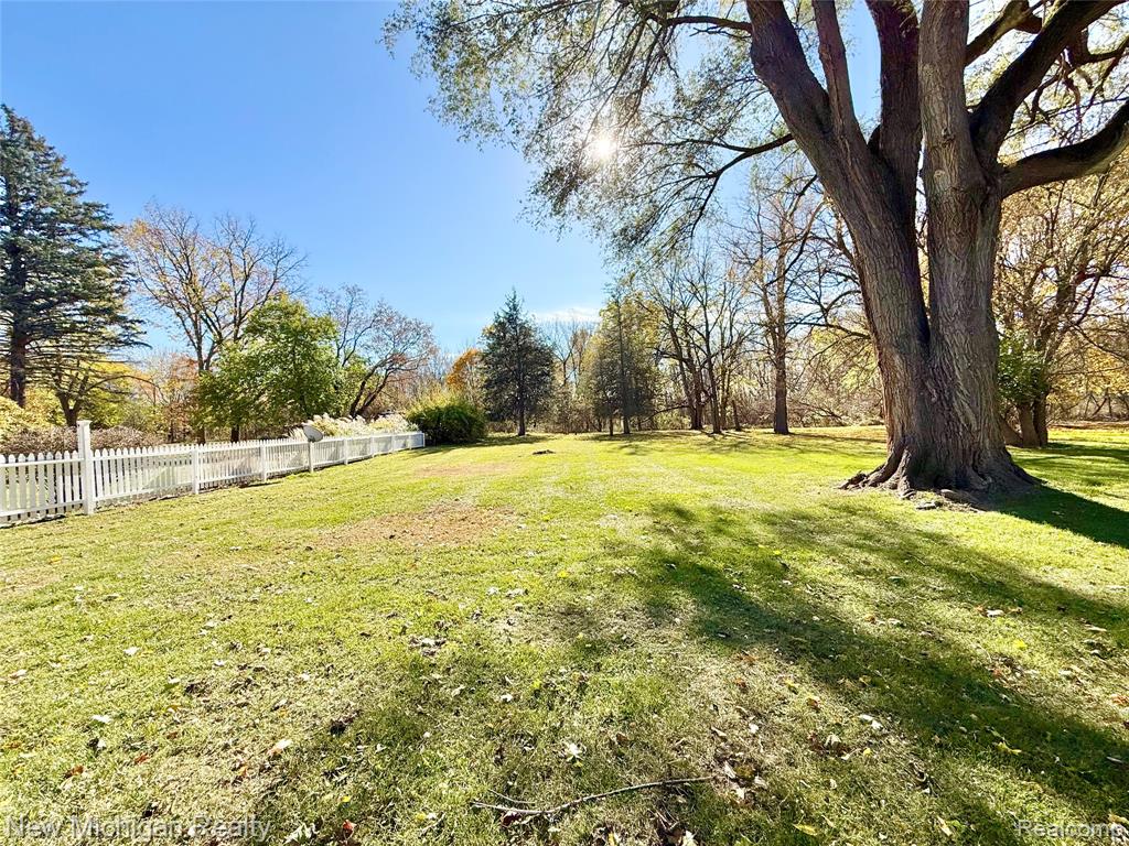823 W Silver Lake Road, Fenton, MI 48430 — Photo 3