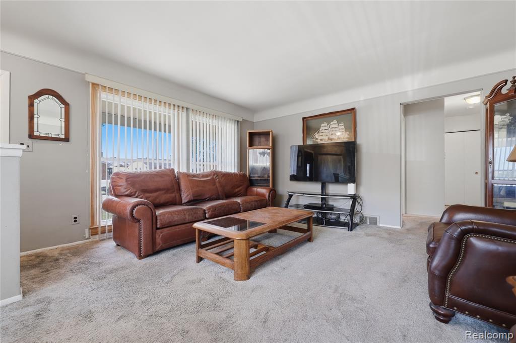 28832 Los Olas Drive, Warren, MI 48093 — Photo 3