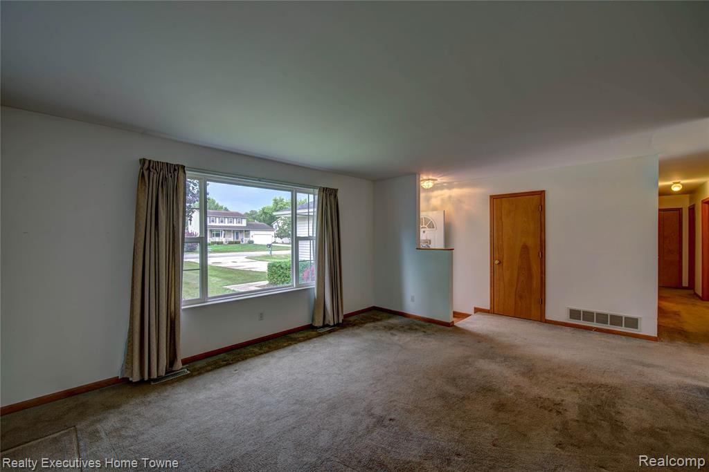 3232 Elecia Drive, Port Huron, MI 48060 — Photo 3