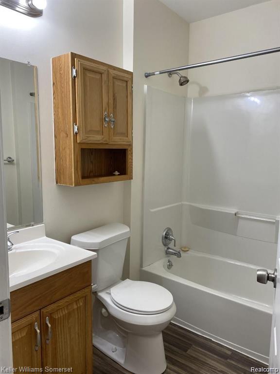 18541 Utica, Roseville, MI 48066 — Photo 3