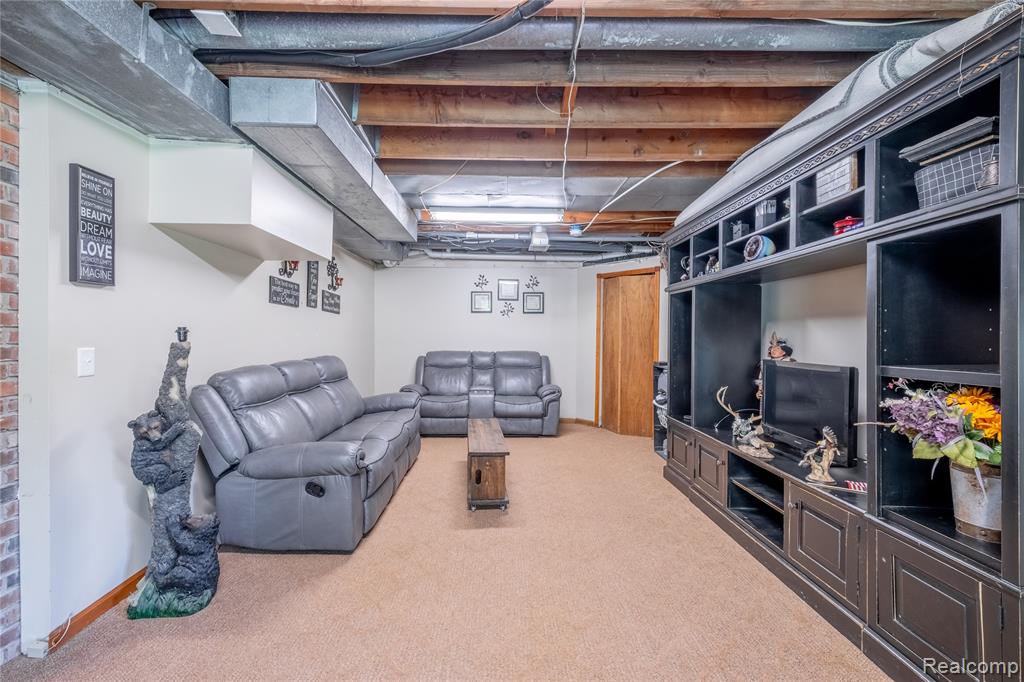 11010 Hegel Road, Goodrich Vlg, MI — Photo 20