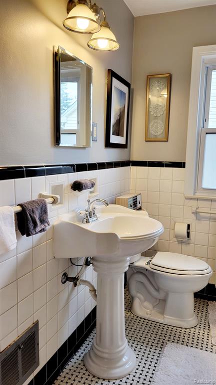 581 ANTOINE Street, Wyandotte, MI 48192 — Photo 25