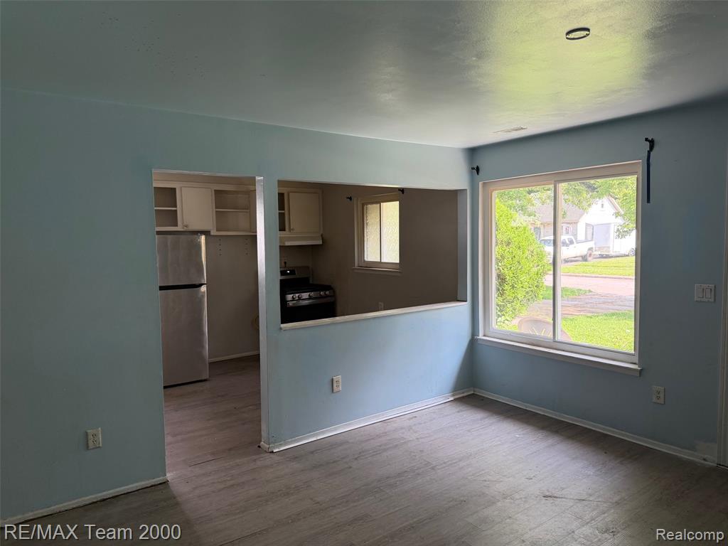 24114 Pennie Street, Dearborn Heights, MI 48125 — Photo 4