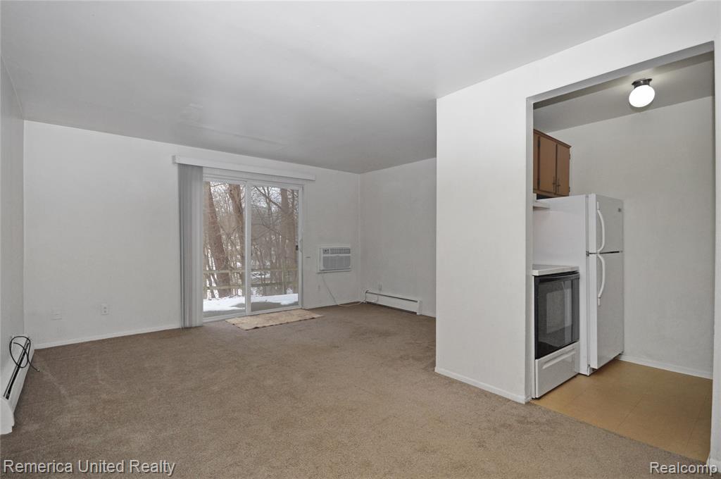 31831 Grand River Avenue, 58, Farmington, MI 48336 — Photo 2