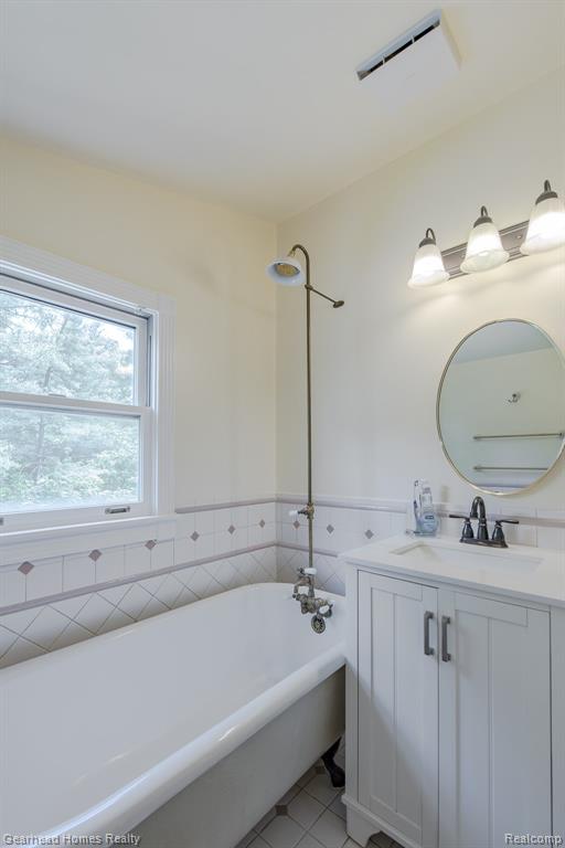 6296 Elizabeth Lake Road, Waterford, MI 48327 — Photo 46