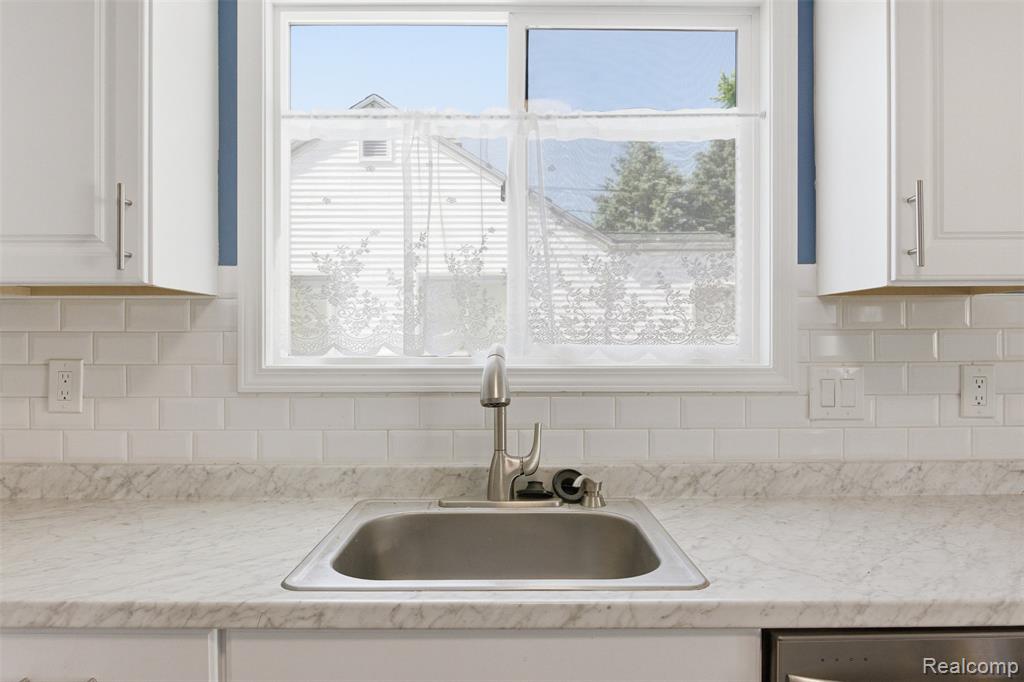 6108 N Carlson Street, Westland, MI — Photo 9