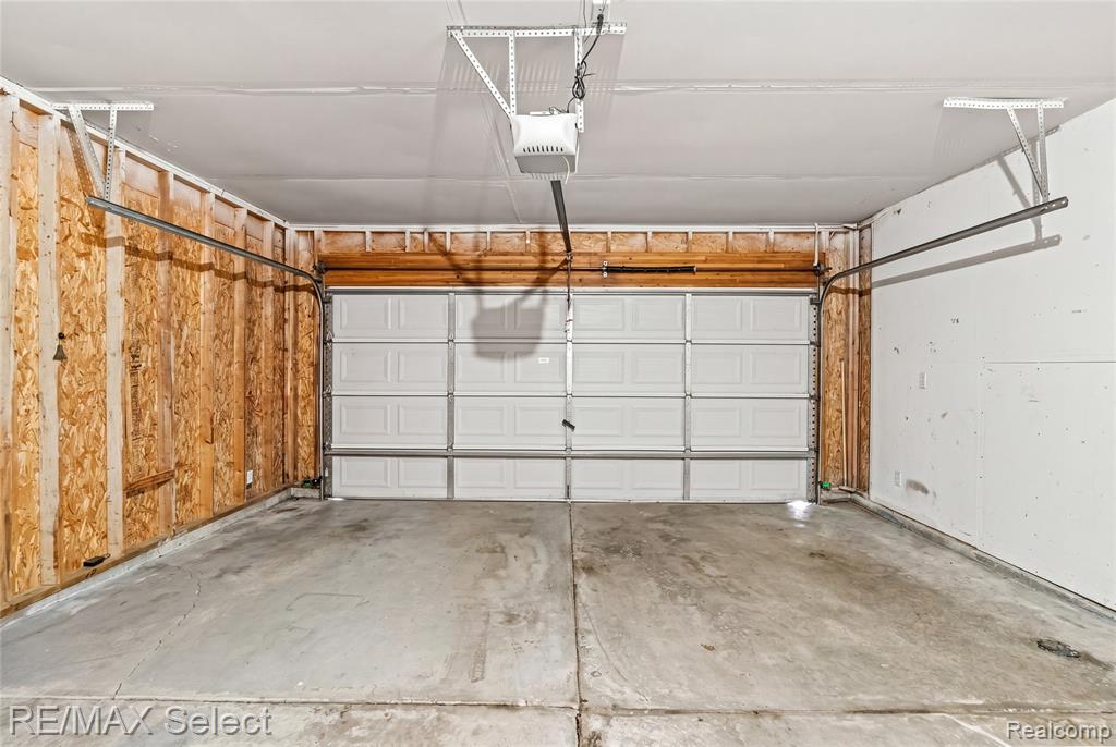 4399 Eagle Lane, Burton, MI 48519 — Photo 33