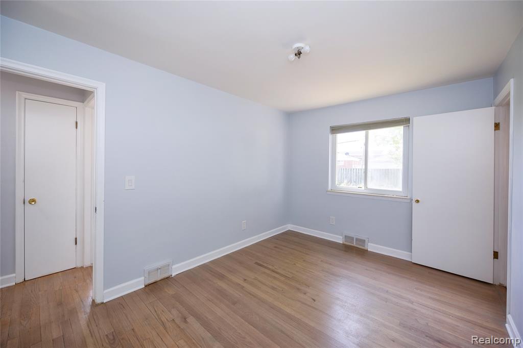 5646 Cambourne Street, Dearborn Heights, MI 48127 — Photo 30