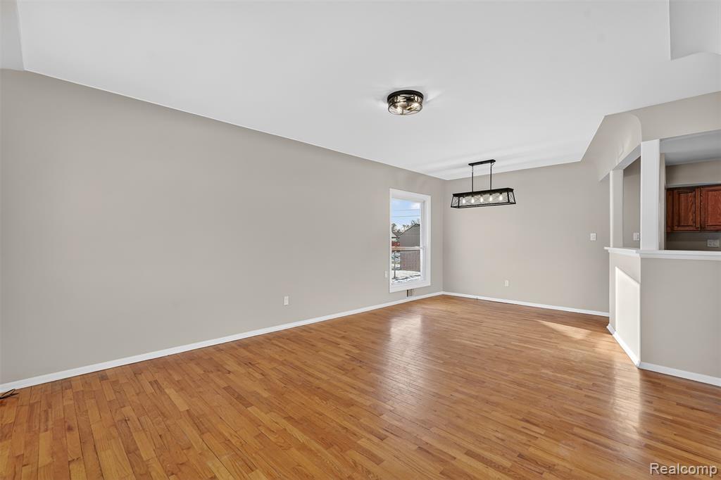 735 Elmwood Drive, Fenton, MI 48430 — Photo 8