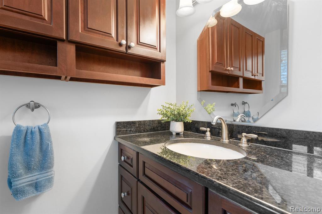 10065 Hart Avenue, Huntington Woods, MI — Photo 31