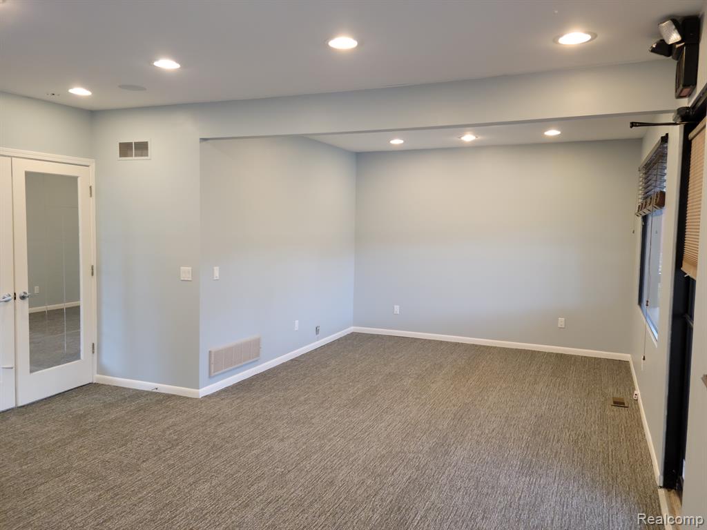 909 N MAIN Street, Royal Oak, MI 48067 — Photo 6