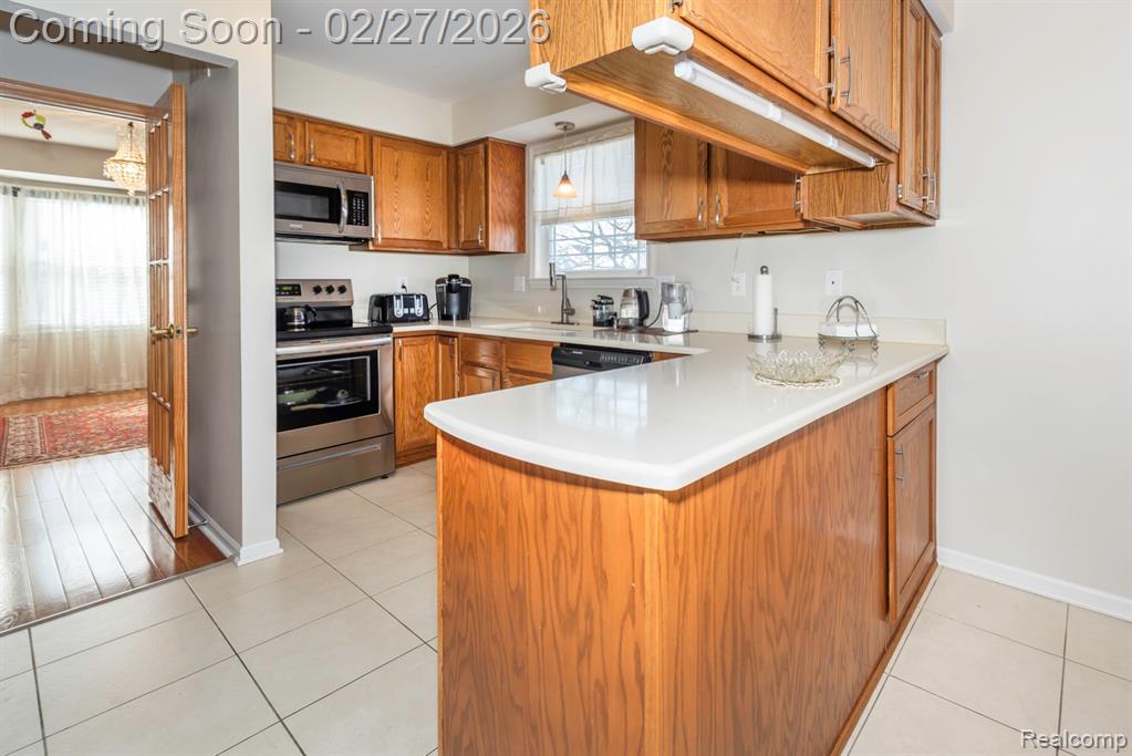 8203 Barrington Drive, Ypsilanti, MI 48198 — Photo 22