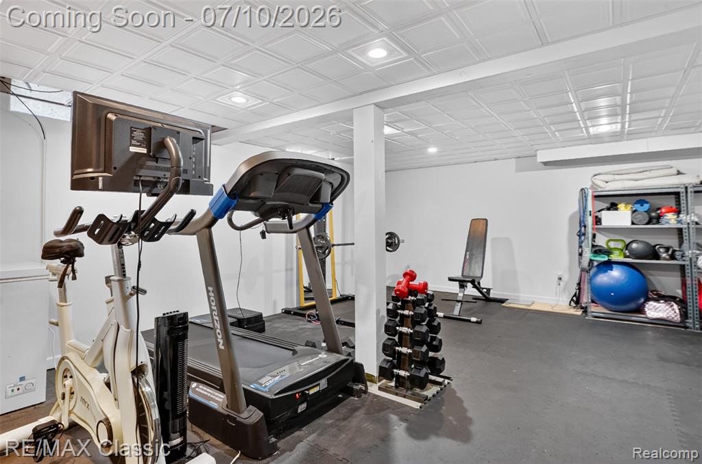 748 Randall Drive, Troy, MI 48085 — Photo 32
