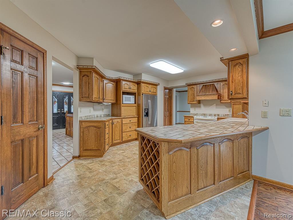 9415 N TERRITORIAL Road, Plymouth, MI 48170 — Photo 12
