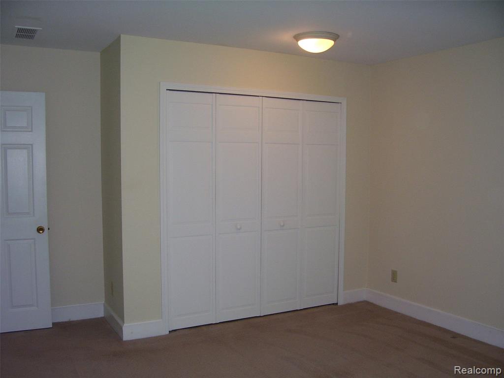 42364 Lochmoor Street, 6, Clinton Twp, MI 48038 — Photo 10