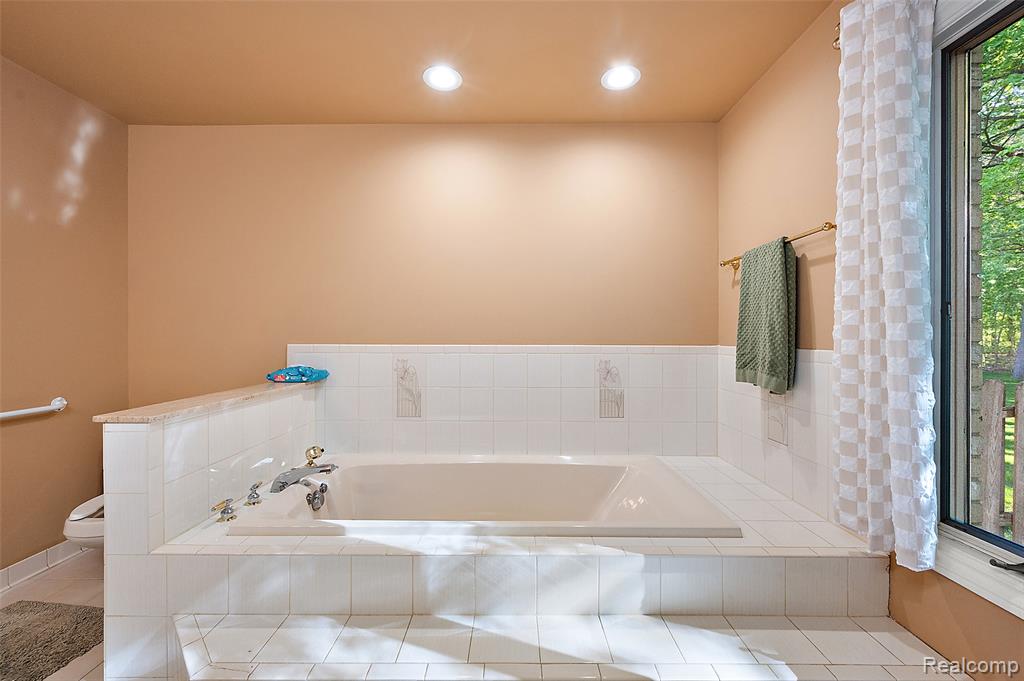17840 Christine Boulevard N, Clinton Twp, MI 48038 — Photo 55